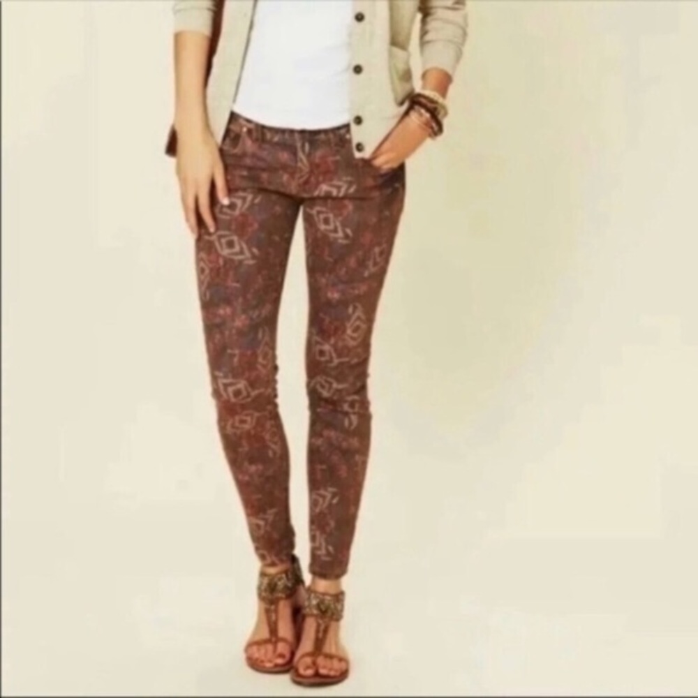 ⭐️ $5 Free people Aztec tribal peacock print skinny jean